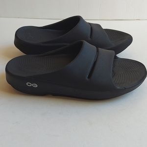 Oofos Womens Size 6 Black Slip Ons Mens Size 4